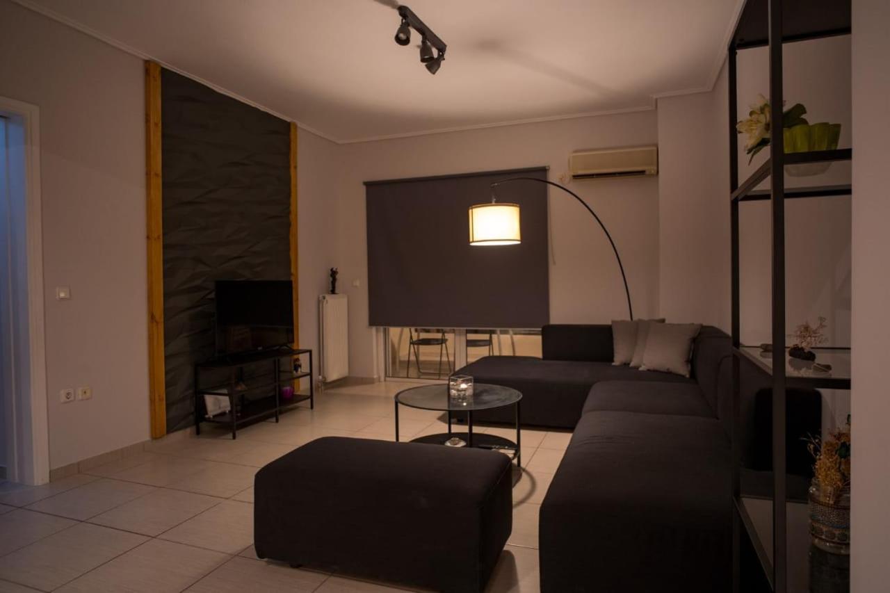 Appartamento It Is A Pleasant, Modern, Functional House! Pireo Esterno foto