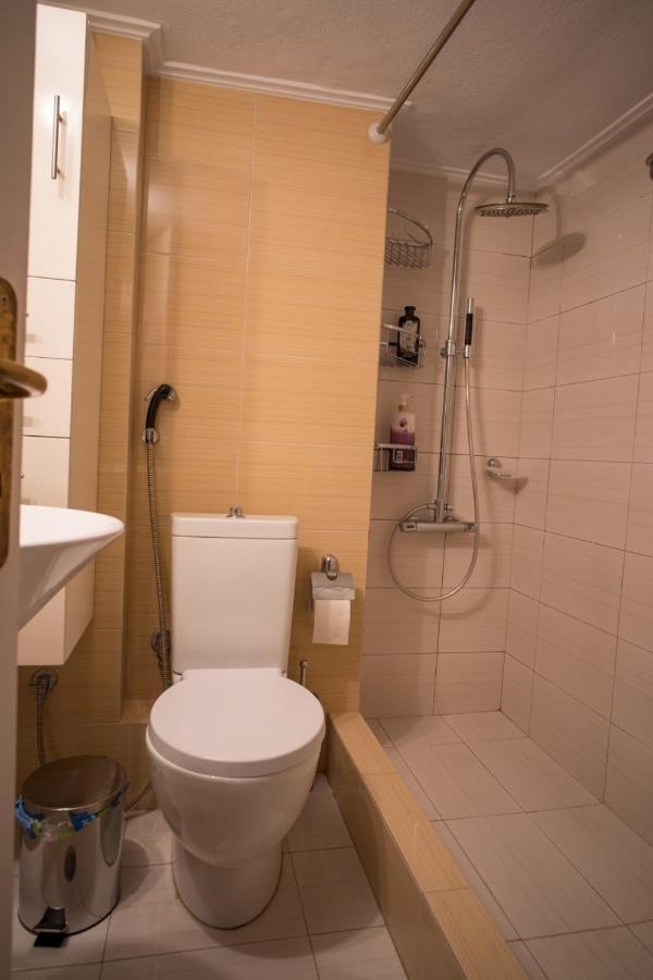 Appartamento It Is A Pleasant, Modern, Functional House! Pireo Esterno foto