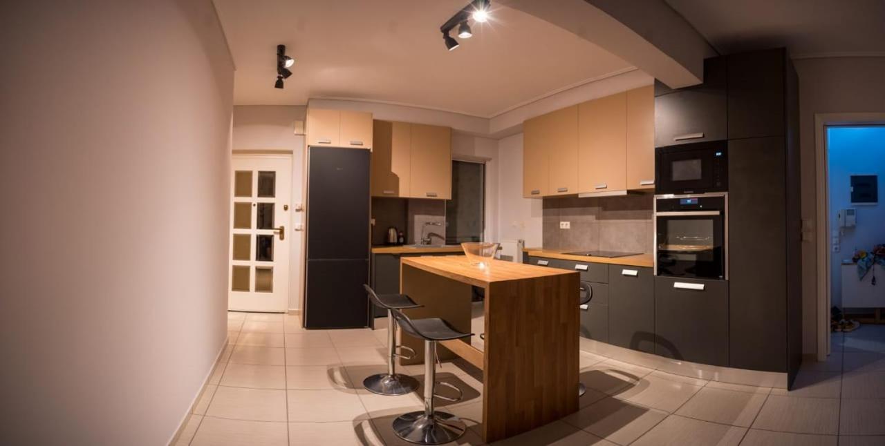 Appartamento It Is A Pleasant, Modern, Functional House! Pireo Esterno foto