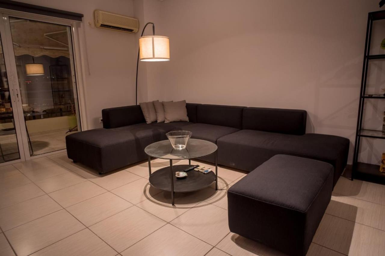 Appartamento It Is A Pleasant, Modern, Functional House! Pireo Esterno foto