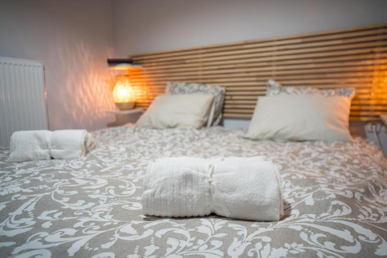 Appartamento It Is A Pleasant, Modern, Functional House! Pireo Esterno foto